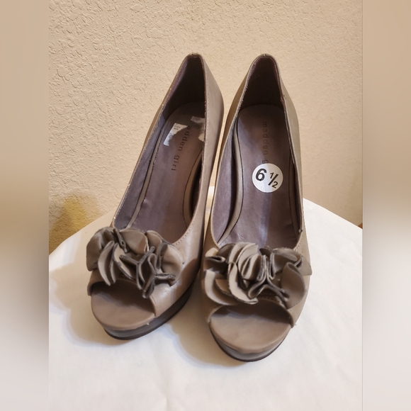 Madden Girl size 6.5 - Picture 4 of 9